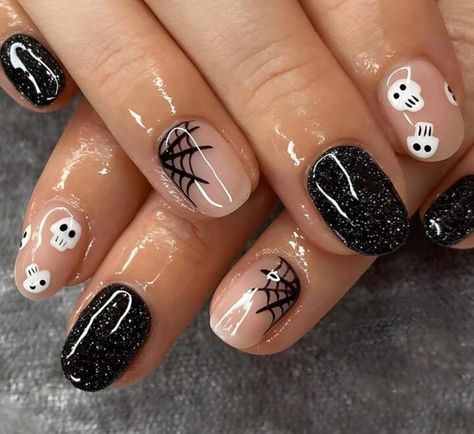 Nail Art Halloween, Halloween Nails Easy, Halloween Press On Nails, Cute Halloween Nails, October Nails, Long Nail Designs, Spider Webs, Halloween Nail Designs, Halloween Nail