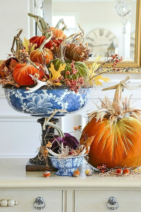 PUMPKINS IN VELVET Chinoiserie Pumpkins, Pumpkins And Gourds, Thanksgiving Decorations Diy, Diy Arrangements, Fall Arrangements, Fall Deco, Fall Thanksgiving Decor, Autumn Decorating, Pumpkin Centerpieces