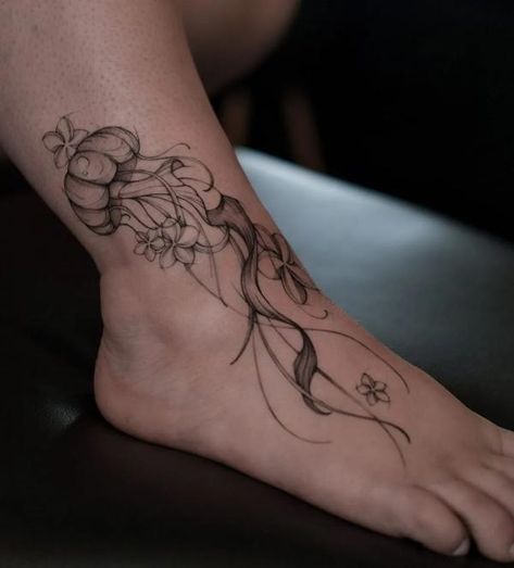 Black and white Jellyfish ankle tattoo Jellyfish Tattoo On Ankle, Jellyfish Ankle Tattoo, Around Ankle Tattoo, Back Of Ankle Tattoo, Ankle Tattoo Ideas, Creatures Of The Deep, White Jellyfish, Marine Life Art, Tattoo Ankle