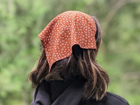 Headcovering Pattern, Headscarf Tutorial, Diy Head Scarf, Bandana Folding, Kerchief Headband, Kerchief Pattern, Bandanas Diy, Scarf Sewing Pattern, Kerchief Hair