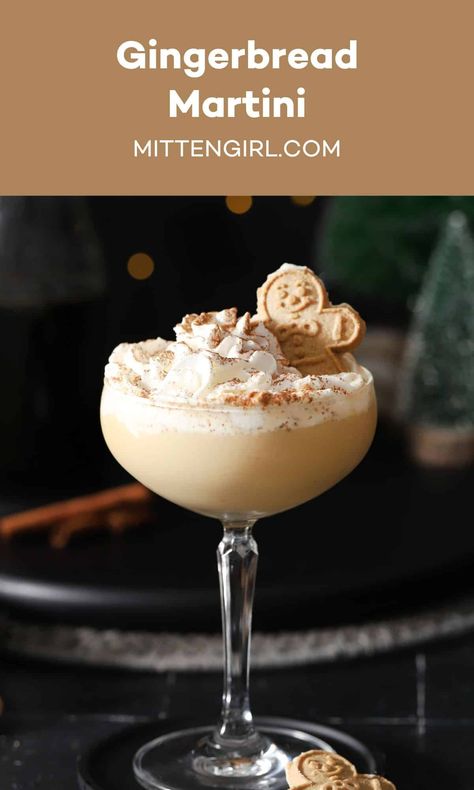 2 Ingredient Holiday Cocktails, Gingerbread Cookie Martini, Ginger Bread Martini Cocktail Recipes, Gingerbread Cocktail, Gingerbread Martini Recipe, Easy Christmas Cocktail, Winter Vodka Cocktails, Dessert Martini, Gingerbread Martini