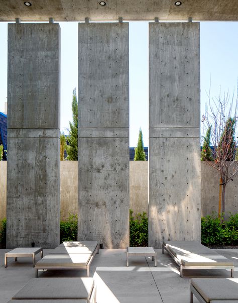 Concrete Column, Concrete Architecture, Modern Patio Furniture, Outdoor Wicker Furniture, Outdoor Living Room, Design Exterior, Outdoor Wicker, Brutalism, Landscape Architecture