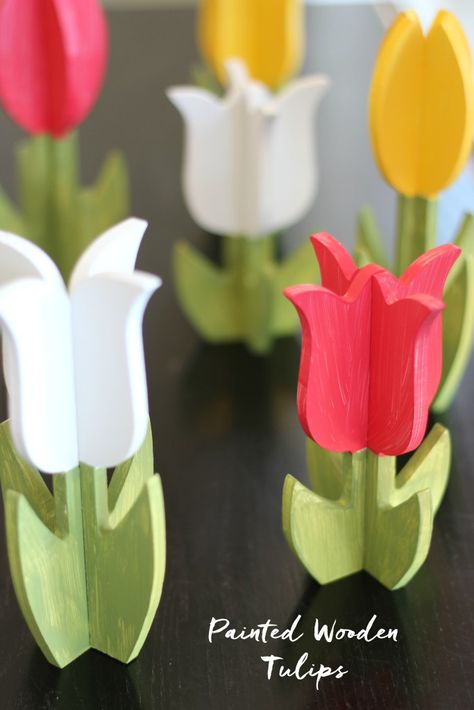 DIY painted wooden tulips. Super cute springtime decor! Wooden Spring Decor, Tulip Decorations, Diy Tulips, Wooden Tulips, Springtime Decor, Wooden Crafts Diy, Tulip Decor, Wood Yard Art, Easter Wood Crafts