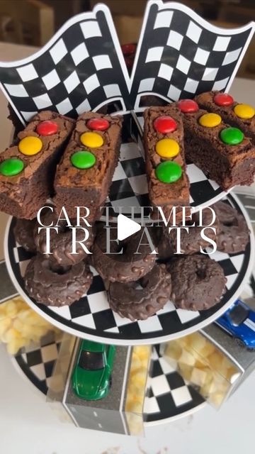 Traffic Light Brownies, Car Theme Snacks For Party, Monster Truck Sand Pit Diy, Car Themed Treats, Monster Truck Birthday Snacks, Hot Wheels Birthday Treats, Monster Truck Snack Ideas, Diy Car Cake, Race Car Party Food Ideas