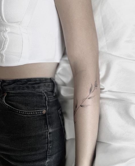 Mini Botanical Tattoo, Fine Line Leaves Tattoo Arm, Leaves Fine Line Tattoo, Under Breast Side Tattoos For Women, Minimal Vine Tattoo, Dainty Leaf Tattoo, Vine Tattoo Placement, Tattoo Around Elbow, Fine Line Vine Tattoo