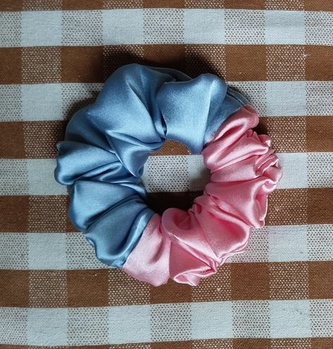 Scrunchie Tutorial Scrunchies Tutorial, Scrunchie Tutorial, Beautiful Crafts, Hi Everyone, Youtube Video, Scrunchies, Youtube Videos, Projects To Try, Sewing