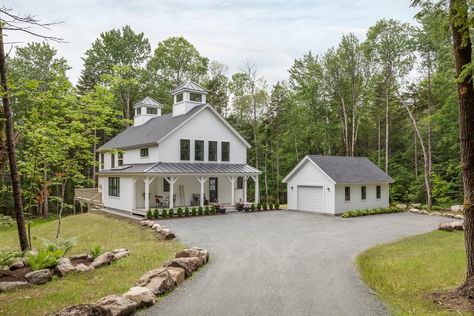 Delightful barn style home in New Hampshire with a cottage-inspired feel #house #porch Farmhouse With Detached Garage, Yankee Barn Homes, Post And Beam Home, American Farmhouse Style, Contemporary Barn, Cottages And Bungalows, American Farmhouse, Cottage Style Decor, Barn Homes