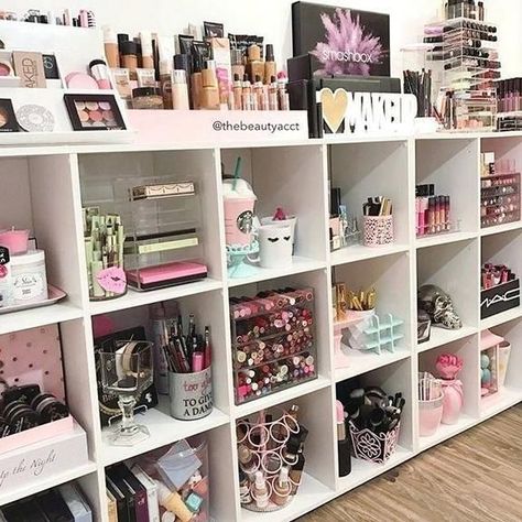 Rangement Makeup, Penyimpanan Makeup, Weekend Mode, Vanity Room, Glam Room, Makeup Rooms, Room Goals, Makeup Room, Beauty Room