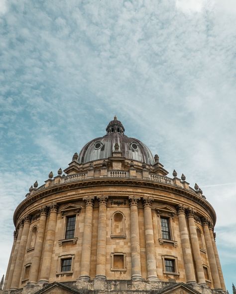 Roadtrip from Oxford to the charming Cotswolds! 🌳✨ Exploring the picturesque towns of Chipping Norton, Churchill, Burford, Bourton-on-the-Water, and Stow-on-the-Wold. 🚌💨 We had a great time visiting these and think it can be even more beautiful in winter, especially around the holidays. Swipe for Max his first picture with a telephone booth ☎️😅 #Cotswolds #Roadtrip #Travel #UKAdventures #CotswoldsRoadtrip #TravelDiaries #EnglandAdventures #ScenicRoutes #VillageCharm #englishcottage #Tra... Chipping Norton, Telephone Booth, Visiting England, Scenic Routes, English Cottage, Churchill, One Pic, Travel Destinations, Road Trip