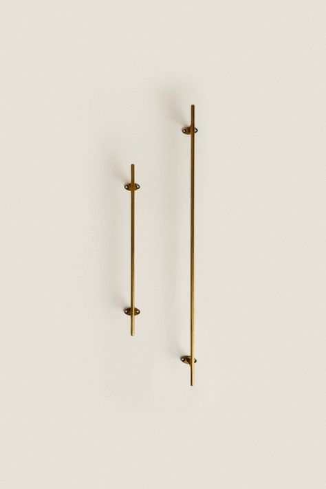 GOLDEN STEEL TOWEL RACK - Golden | ZARA United States Ranch Bardominium, Gold Towel Rack, Farm Homes, Kitchen Towel Rack, Montana House, Linen Pendant, Bath Towel Racks, Colorado House, Mouse House