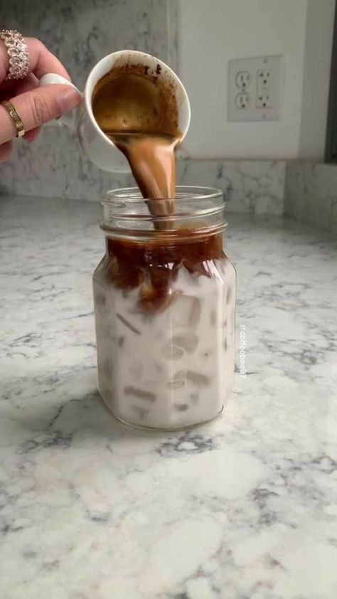 Macadamia Milk, At Home Aesthetic, Macchiato Recipe, Espresso Drink, Make Cold Brew, Cinnamon Dolce Latte, Making Cold Brew Coffee, Drink At Home, Cinnamon Dolce