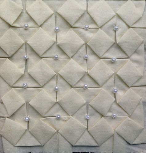 Fabric Origami Tutorial, Origami Quilt Blocks, Square Origami, 4 Patch Quilt, Origami Quilt, Origami Shapes, Fabric Folding, Textured Quilt, Tutorial Origami