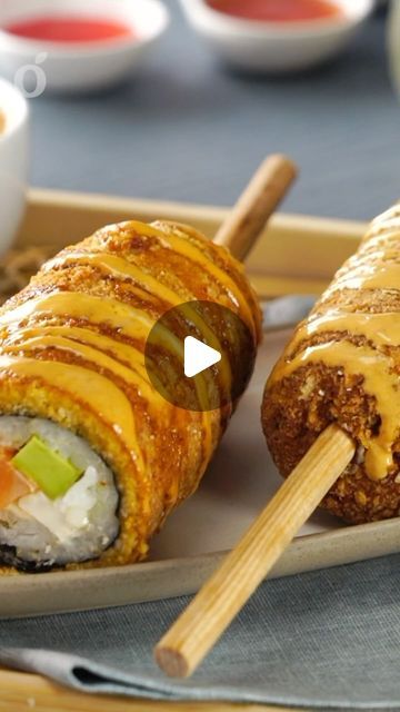 Deep Fried Sushi, Hand Roll Sushi, Homemade Sushi Rolls, Fried Sushi, Stick Rice, Sushi Salmon, Rice Cream, Sushi Roll Recipes, Unique Snacks