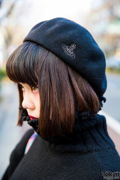 Beret Outfit Winter, Beret Outfit, Black Berets, Harajuku Street Style, Black Beret, Harajuku Street, Distressed Sweater, Distressed Sweaters, Asian Street Style