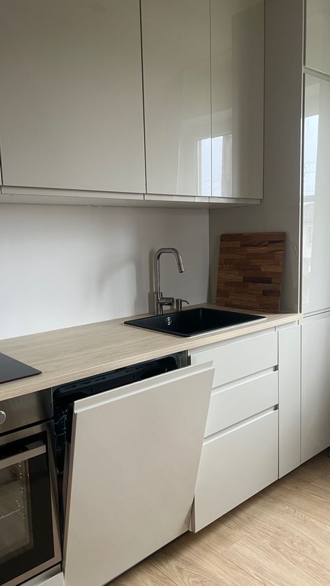 Voxtorp kitchen with ash laminate countertops Ikea Voxtorp Kitchen Beige, Ikea Voxtorp Beige, Ikea Kitchen Voxtorp White, Voxtorp Ikea White, Small White Kitchen Ideas Modern, Ikea Beige Kitchen, White Kitchen Ideas Modern Simple, Ikea Voxtorp Kitchen, Ikea Countertops