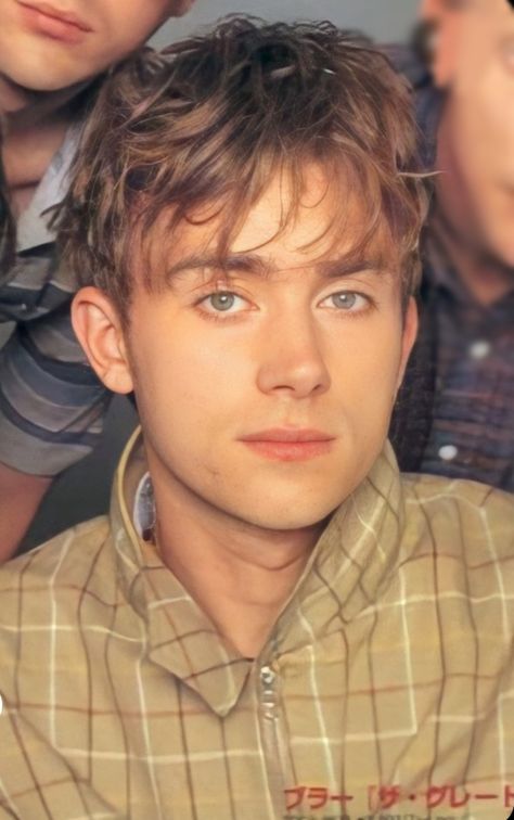 90s Damon Albarn, Damian Albarn, Damon Albarn Hair, David Albarn, Damon Albarn 90s Haircut, Young Damon Albarn, Damon Albarn 90s Cute, Damon Albarn Eyeliner, Damon Albarn 90s