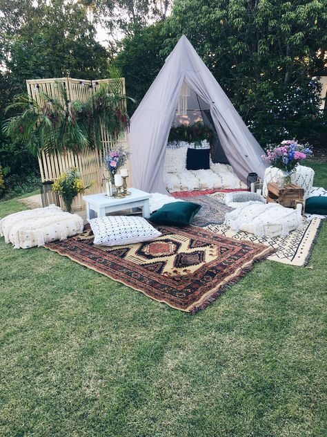 Our Coachella inspired festival set up Coachella Set Up, Coachella Picnic, Festival Set Up, Coachella Deco, Group Picnic, Coachella Theme Party, Coachella Theme, Picnic Inspo, Coachella Party