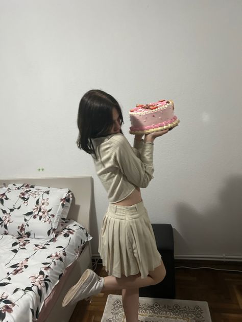 Birthday cake Holding Birthday Cake Pose, Person Holding Cake, Holding Cake Reference, Holding Cake Pose, Body Reference Poses, Dynamic Poses, Body Reference, Reference Poses, Photo Reference