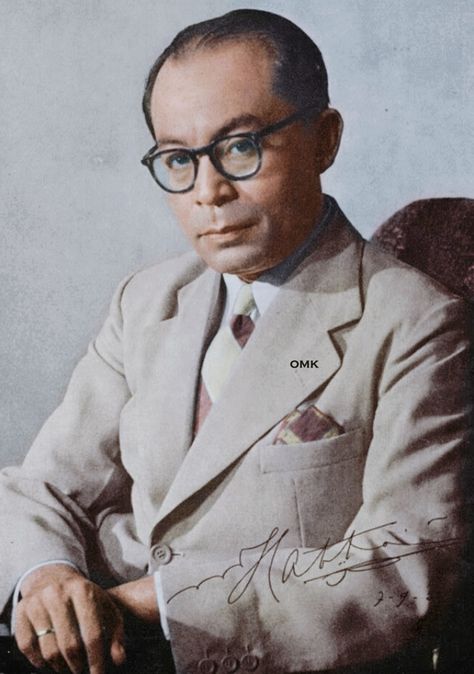 Moh Hatta Foto, Mohammad Hatta, Bung Hatta, Project Blue Book, History Posters, National Heroes, Real Hero, Founding Fathers, Famous Faces