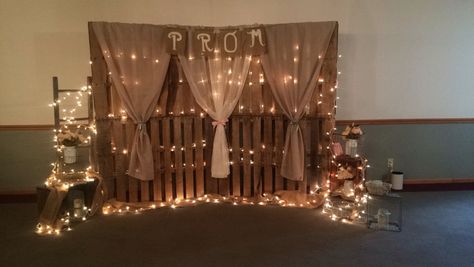 Country Prom Theme Ideas, Boho Prom Theme Ideas, Country Theme Prom, Simple Prom Decoration Ideas, Simple Prom Themes, Rustic Romance Prom Theme, Rustic Prom Decor, Countryside Cabin Prom Theme, Country Prom Theme