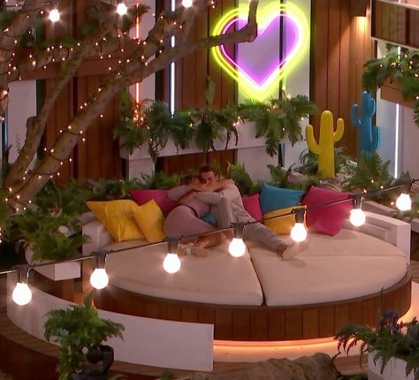 LOVE Island fans fear Andrew Le Page is being let off too lightly after Casa Amor. The estate agent, 27, spent the week loved up with Coco Lodge – but ended the episode last night cuddled up to Tasha Ghouri. In a shock move she returned from Casa Amor with new lad Billy Brown while […] Love Island Aesthetic Villa, Love Island Bloxburg, Island House Exterior, Billy Brown, Night Show, Island House, Love Island, Movie Night, Party Planner