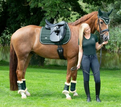 Chestnut Horse Tack Colors, Summer Equestrian Outfits, Horse Rider Outfit, Discipline Inspiration, Horse Riding Fashion, Silver Porsche, Dream Horse Barns, Horse Saddle Pads, Riding Outfits