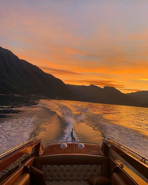 Lake Como Boat, Varenna Italy, Italian Lakes, Sunset Lake, Vision Board Pictures, Lake Como Italy, Italian Countryside, Life Board, Como Italy