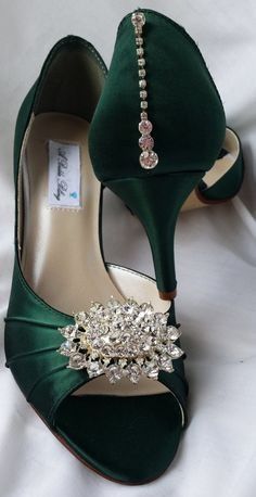 Green Bridal Shoes, Hunter Green Wedding, Dark Green Wedding, Green Wedding Dresses, How To Dye Shoes, Green Themed Wedding, Emerald Green Weddings, Dr Shoes, Wedding Boots