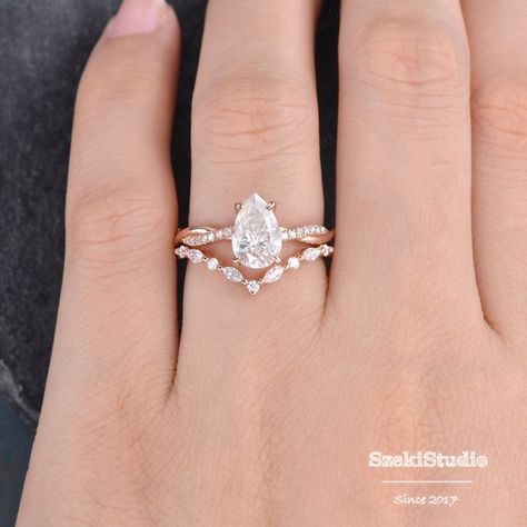 Pear Shaped Moissanite Engagement Ring Set Rose Gold Twist - Etsy Australia Rose Gold Pear Engagement Ring Set, Marquise Engagement Ring Twisted Band, Marquise Rose Gold Engagement Ring, Rose Gold Pear Engagement Ring, Marquise Bridal, Twisted Band Engagement Ring, Pretty Engagement Rings, Half Eternity Ring Diamond, Engagement Rings Twisted