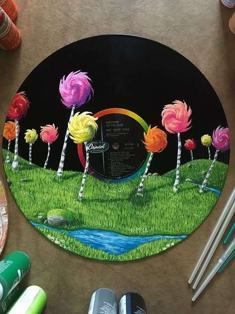 Record Art Paint, Truffula Trees Painting, Record Painting Ideas Simple, Things To Do With Old Records, Painted Records Vinyl Trippy, Painting Records Ideas, The Lorax Art, Lorax Painting, Diy Truffula Trees