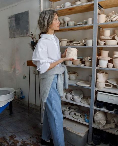 A Well Traveled Woman, Chic Living, Ceramics Pottery Art, Ceramics Ideas Pottery, Ceramic Studio, Pottery Making, Pottery Studio, Clay Pottery, Wabi Sabi