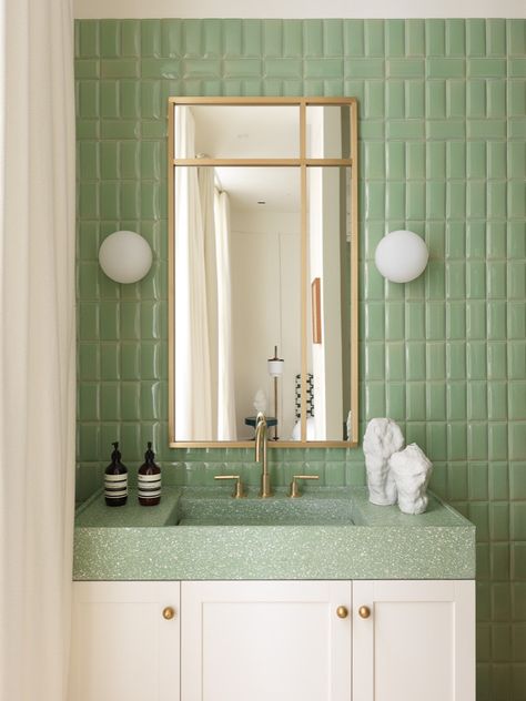 Parisian Style Bathroom, Parisian Bathroom, Green Bathroom Decor, Green Apartment, Apartment In Paris, Vogue Living, Parisian Apartment, Green Interiors, Green Bathroom