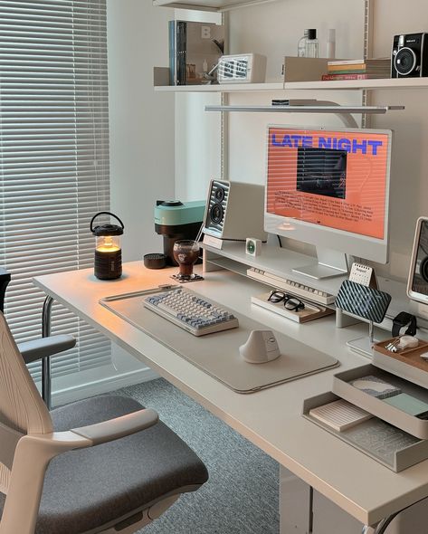 Imac Desk Setup Small Space, Aesthetic Workspace Home Office, Monitor Set Up Aesthetic, Home Office Software Engineer, Vitsoe Desk, Warm Desk Setup, Desk Setup Monitor, Korean Desk Setup, Game Desk Setup