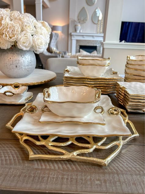 Glam Kitchen Decor, Farah Merhi, Cozy Window Seat, Maximize Small Space, Kitchen Island Decor, Luxury Tableware, Gold Home Decor, Luxury Dinnerware, Inspire Me Home Decor