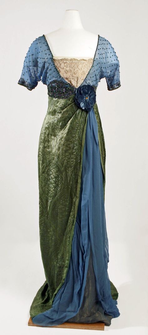 Jeanne Hallée | Evening ensemble | French | The Metropolitan Museum of Art Fashion 1910, 1910s Fashion, Edwardian Dress, Old Dresses, Antique Dress, Vintage Gowns, Antique Clothing, Vestidos Vintage, Old Fashion