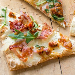 Lavosh Pizza Recipes, Flat Bread Topping Ideas, Flat Bread Appetizers, Flatbread Prosciutto, Lavash Bread Pizza, Prosciutto Flatbread Pizza, Prosciutto Flatbread, Flatbread Pizza Recipe, Lavash Bread