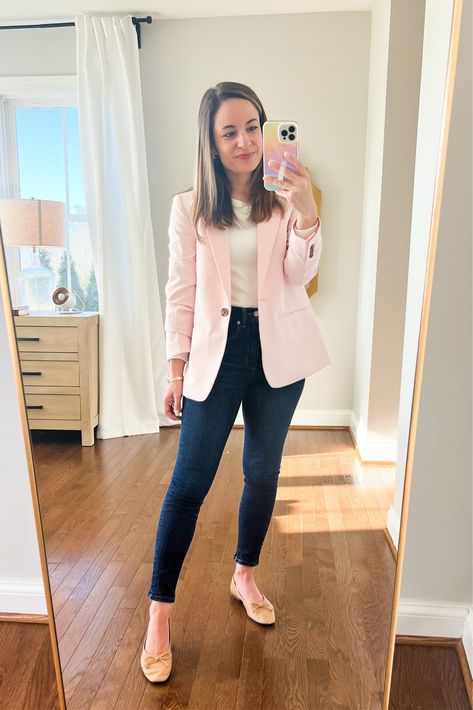 Business Casual Outfits For Women Pink Blazer, Easter Work Outfits For Women, Blush Pink Blazer Outfit Work, Pink Interview Outfit, Light Pink Blazer Outfit Work, Pink Blazer Outfit Work, Blush Blazer Outfit, Pink Office Outfit, Light Pink Blazer Outfit