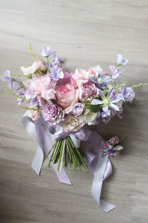 Heart Shaped Bridal Bouquet, Pink And Lilac Bouquet, Light Purple Wedding Bouquet, Lavender Colour Flowers, Bridal Bouquet Pink And Purple, Lilac And Pink Wedding Flowers, Lavanda Bouquet, Light Purple Bouquet, Bridal Bouquet Lilac