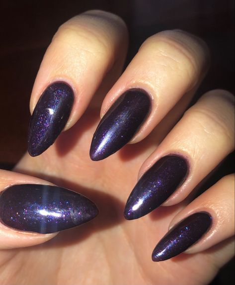 Raven Nails Designs Teen Titans, Dark Purple Sparkly Nails, Dark Purple Glitter Nails, Dark Purple Nails With Glitter, Purple Sparkly Nails, Irridescent Nails, Gold Sparkle Nails, Black And Purple Nails, Purple And Silver Nails