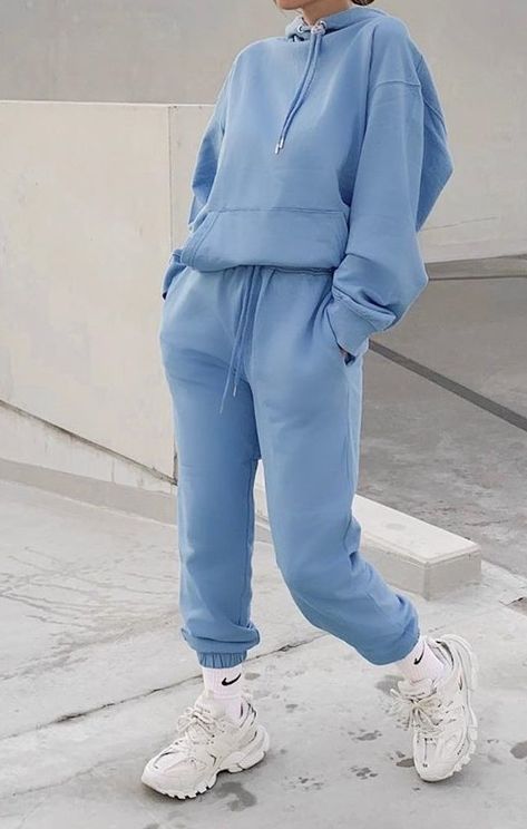 Color Outfit Ideas, Womens 2 Piece Outfits, Sweat Suits Outfits, Fashion Sweatpants, Casual Sporty Outfits, Monochromatic Fashion, Sweatpants With Pockets, Kids Dress Wear, Outfit Ideas For Women