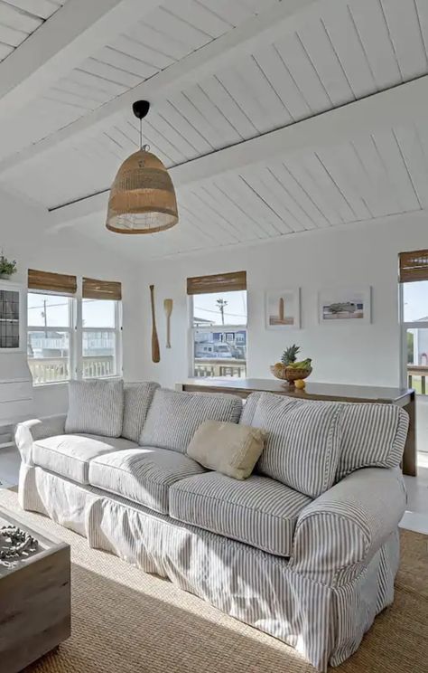 Coastal Granddaughter House Interior, Summer House Aesthetic Interior, Cape Cod Cottage Aesthetic, Summer I Turned Pretty House Interior, Beach Loft Apartment, East Coast House Interior, Airy Beach House, Lowcountry Home Decor, Beach House Esthetics