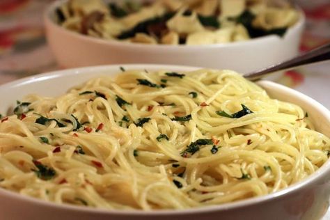 Spaghettini With Oil and Garlic (Spaghettini Aglio e Olio) | Recipes | stltoday.com Pasta Sauce Without Tomatoes, Salad Appetizer Cups, Italian Pasta Sauce, Tomato Pasta Recipe, Sauce Spaghetti, Tomato Pasta Sauce, Meatless Mondays, Tomato Sauce Recipe, Pasta Sauces