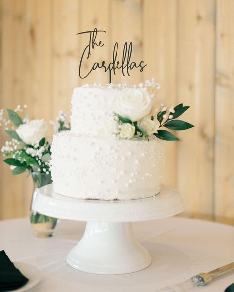 This black and white wedding is hitting the blog today. Leaving you with pearl wedding cake inspiration for your weekend wedding planning 💕 #taylornicolephotography #bonnieblueswedding #castlerockweddingphotographer #coloradospringsweddingphotographer #denverweddingphotographer #coloradoweddingphotographers #fineartweddingphotography Classic Black And White Wedding Cake, Green White Wedding Cake, Black White And Pearls Wedding, Wedding Cake Designs Pearls, Small Tiered Wedding Cake, Wedding Cake 2 Layer, Simple Pearl Wedding Cake, Black And White Wedding Cakes, Black And Pearl Wedding