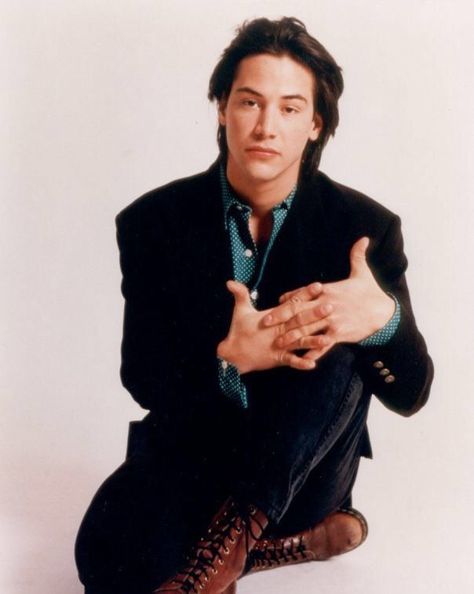 Guy Crossing Arms, Young Keanu Reeves, Keanu Reeves Young, Keanu Reeves Life, Arch Motorcycle Company, Baba Jaga, My Own Private Idaho, Keanu Charles Reeves, Photographie Portrait Inspiration