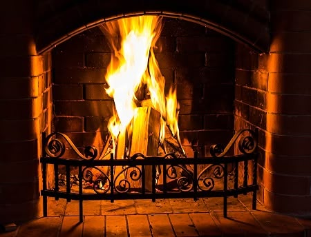 Building a Perfect Wood Burning Fire - Tips from Chimney Sweeps White Chimney, Beautiful Fireplaces, Winter Collage, Goddess Of The Hearth, Autumn Farm, December Challenge, Fireplace Diy, Fireplace Stove, Country Candle