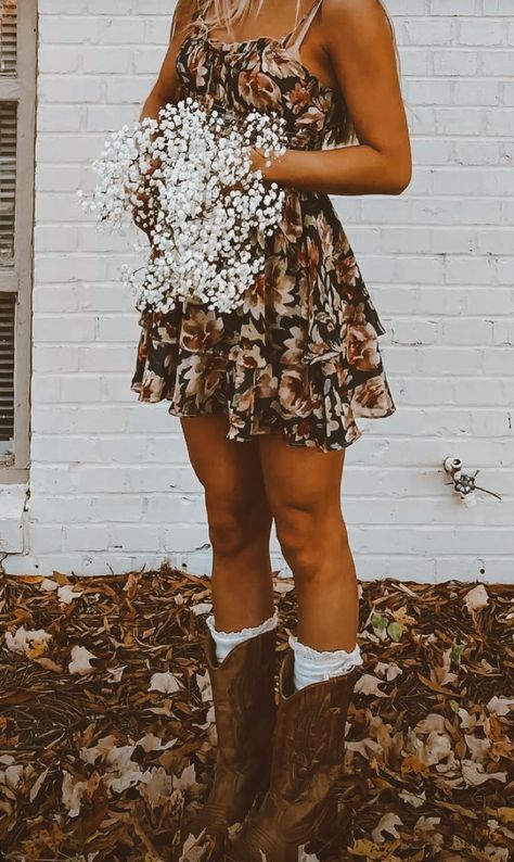 Boho Country Dress, Southern Girly Outfits, Southern Outfits Fall, Cowgirl Spring Outfits, Cute Western Dress Outfits, Wedding Guest Country Outfit, Country Graduation Outfits, Cottagecore Western Outfits, Cute Southern Outfits Summer