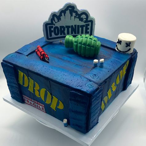 Fortnite Marshmellow Cake, Fortnite Llama Cake, Easy Fortnite Cake Diy, Fortnite Cake Buttercream, Fortnite Drop Box Cake, Box Cake, Fortnite, Macarons, Butter Cream