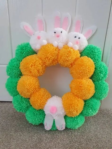 Dollar Store Easter Crafts, Easter Pom Poms, Pom Pom Wreaths, Easter Crafts Dollar Store, Crafts Dollar Store, Easter Wreath Diy, Pom Crafts, Easter Craft Decorations, Easy Easter Crafts