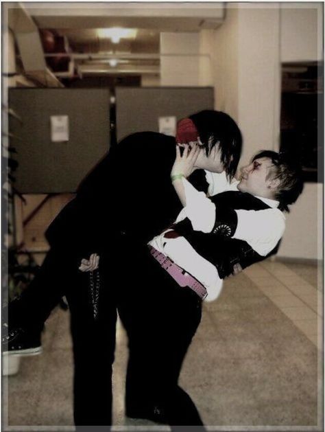 Now kiss kiss kiss!.....sorry big shipper Frank Iero, Gerard Way, My Chemical, My Chemical Romance, Romance, White, Black