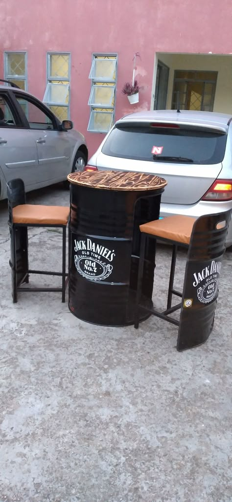 Barrel Table And Chairs, Metal Barrel Ideas, Small Garden Gazebo, Metal Barrel Furniture, Bar Lounge Design, Container Coffee Shop, Drum Chair, Barrel Projects, Garage Furniture